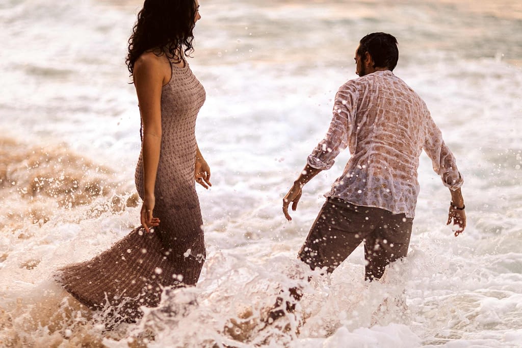 photographe pour couple amoureux sur la plage