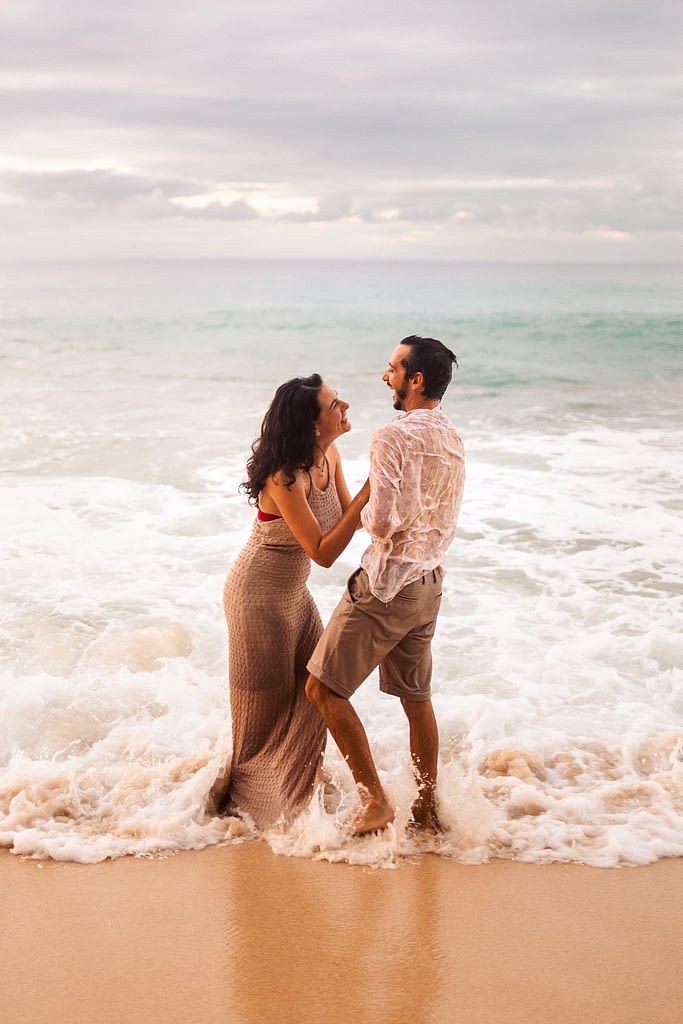 photographe pour couple amoureux sur la plage