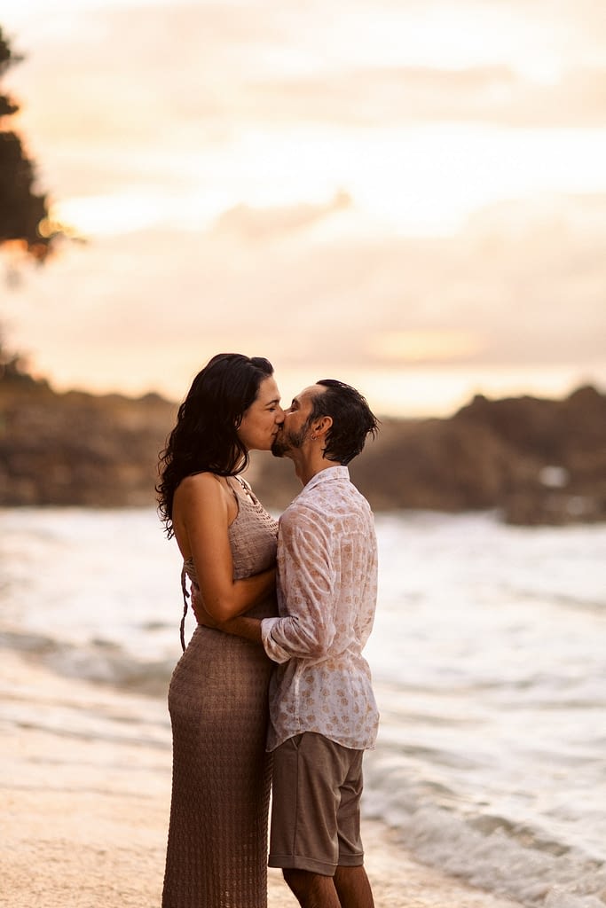 photographe pour couple amoureux sur la plage